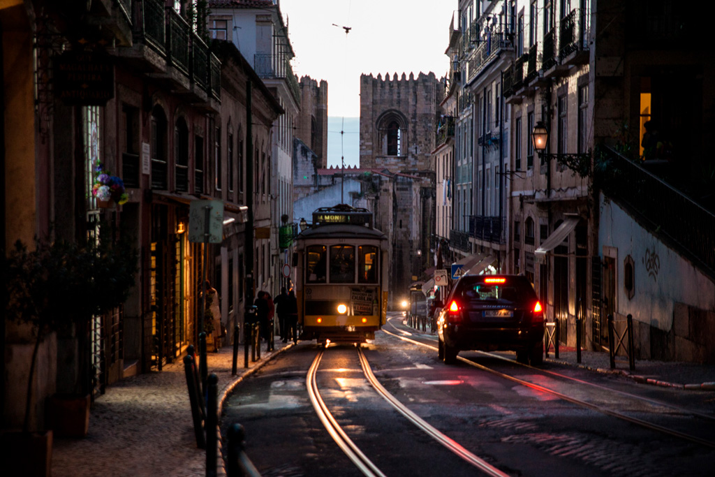Lisbon Neverending Story – tramwaj o zmroku