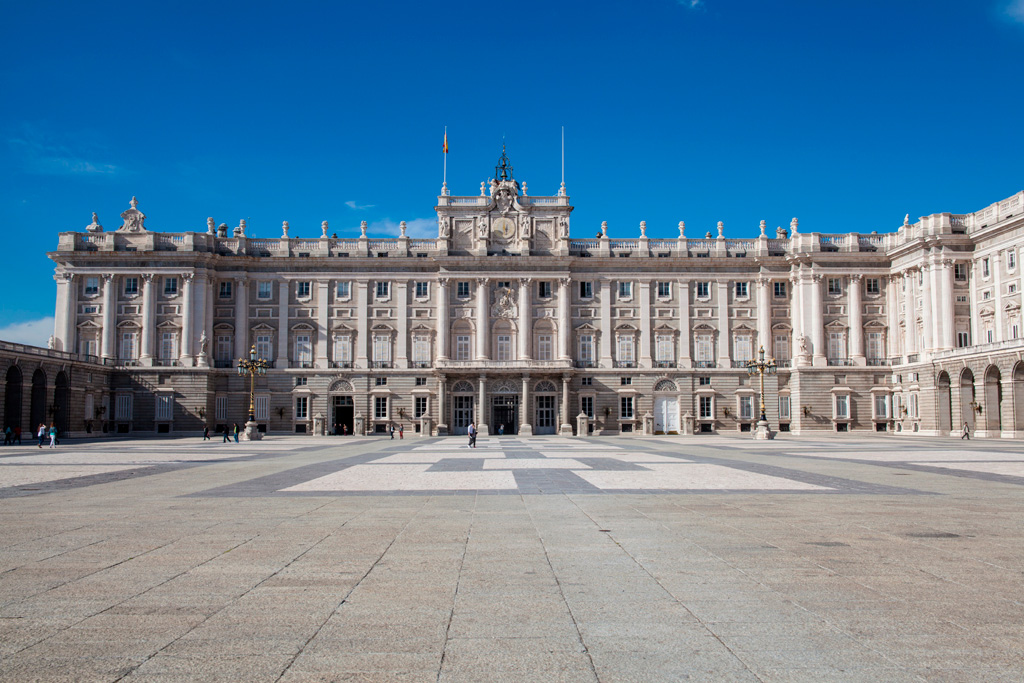 Palacio Real de Madrid – plac przed pałacem