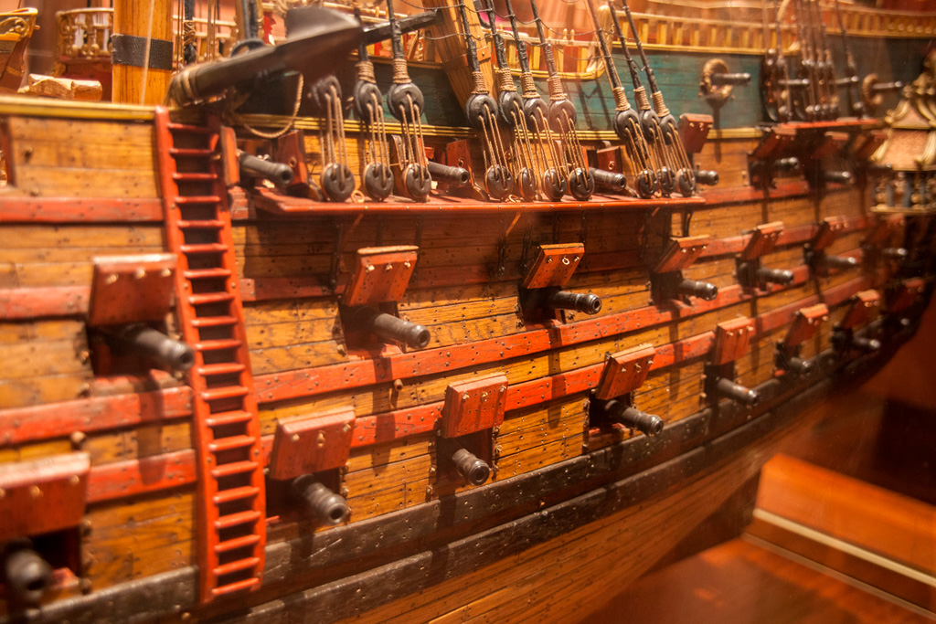 Madryt, co zobaczyć: Muzeum Morskie – makieta drewnianej burty okrętu wojennego