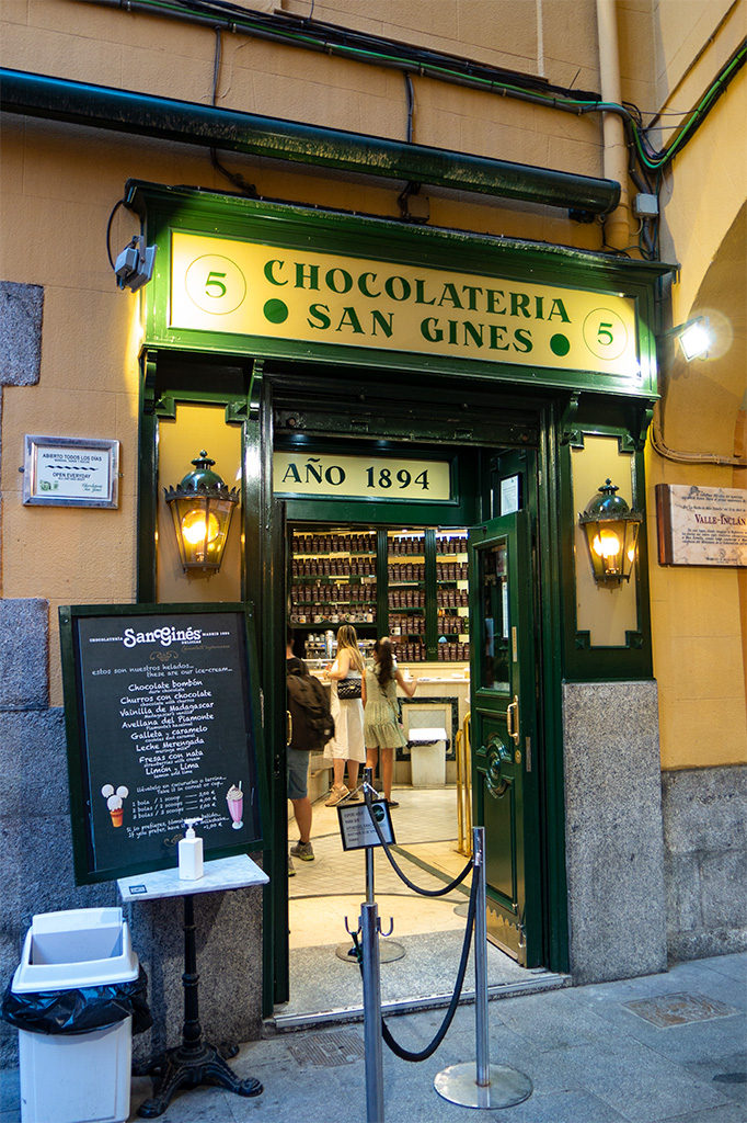 Madryt – co zjeść – churros w Chocolateria San Gines